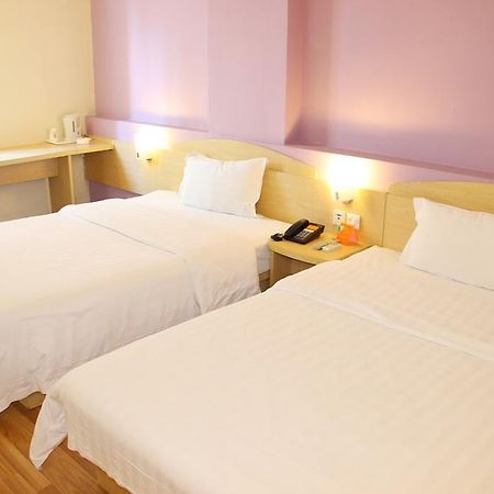 7Days Inn Nanchang North Railway Station Square Esterno foto