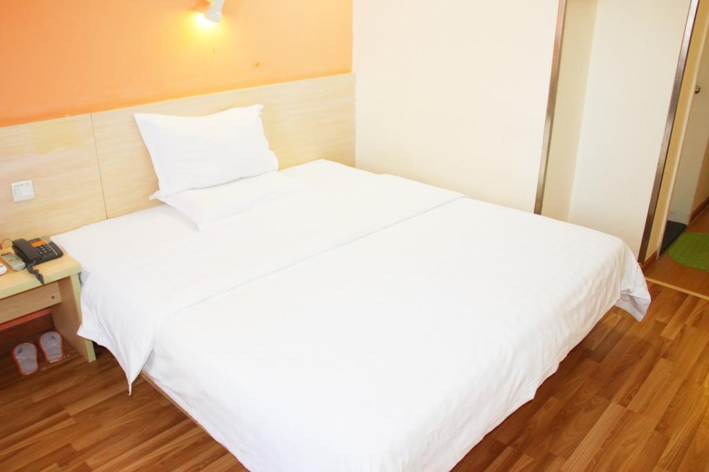 7Days Inn Nanchang North Railway Station Square Esterno foto