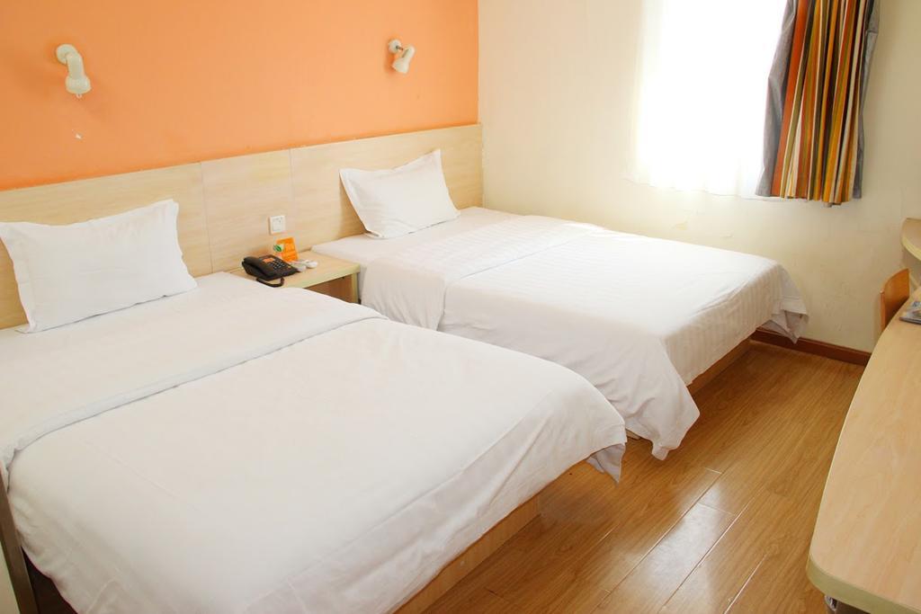 7Days Inn Nanchang North Railway Station Square Esterno foto
