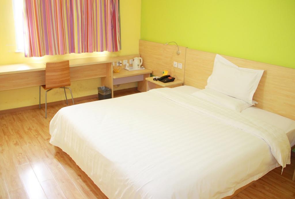 7Days Inn Nanchang North Railway Station Square Esterno foto