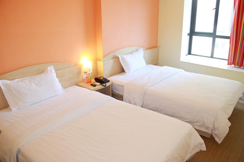7Days Inn Nanchang North Railway Station Square Esterno foto